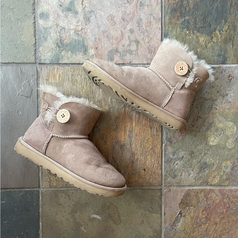 Ugg Bailey button boot size 7